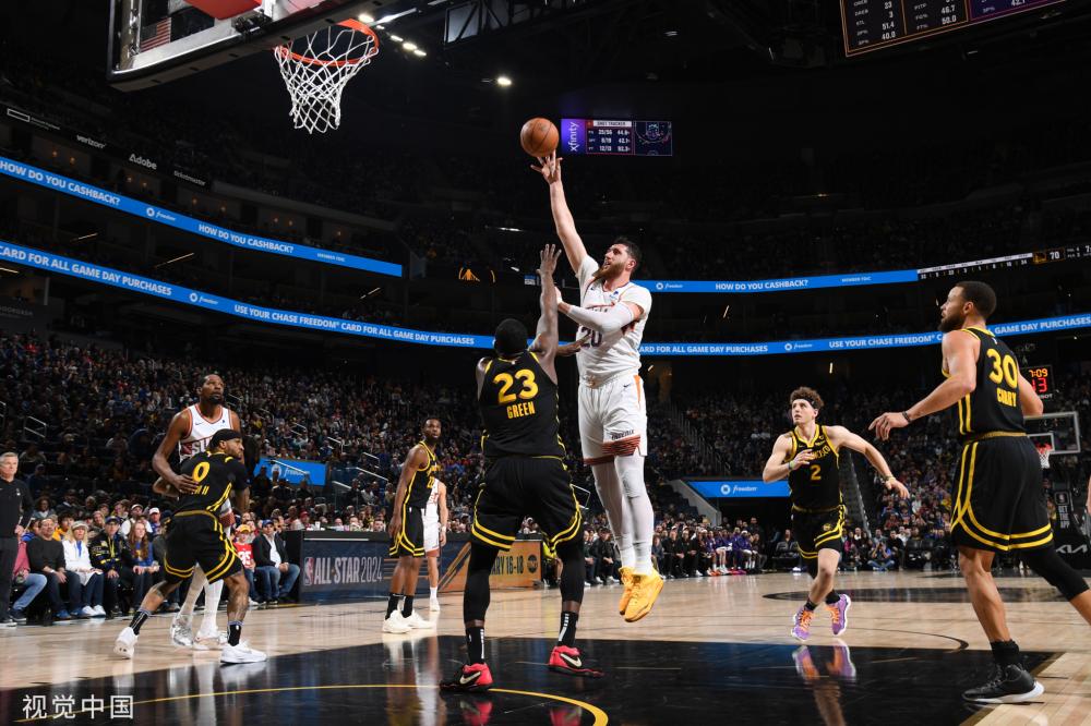 缺乏中场的 缺乏中场的