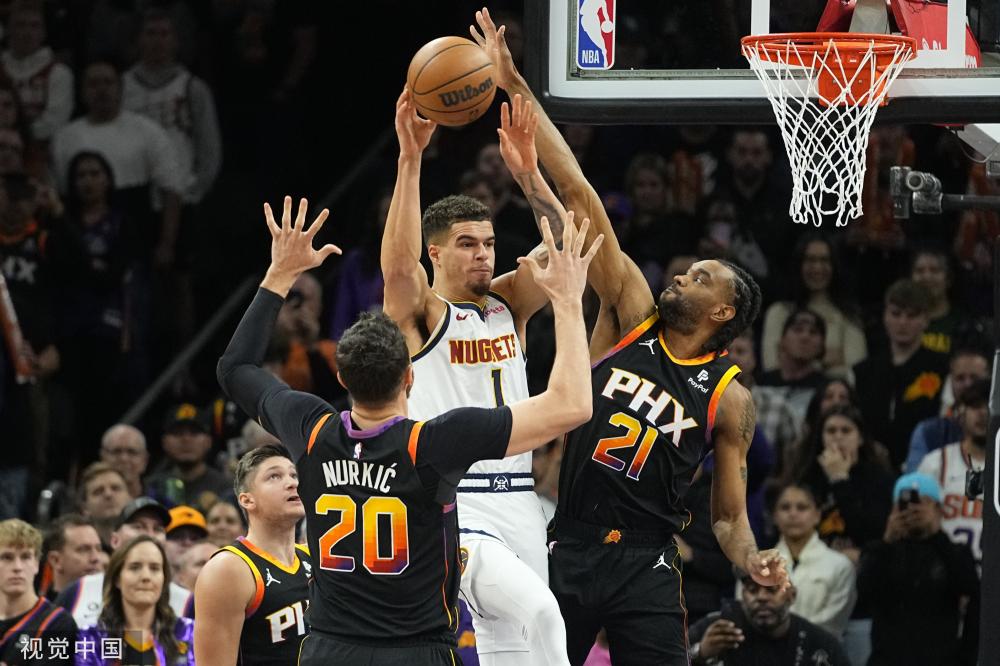 并以前足 并以前足